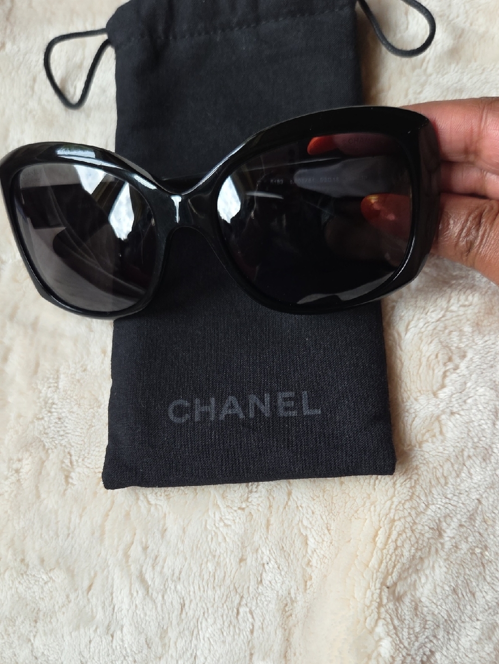 CHANEL Glossy Black Cat-Eye Sunglasses with Dark Lenses Polarized